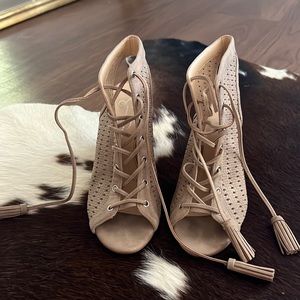 Jessica Simpson  block heel